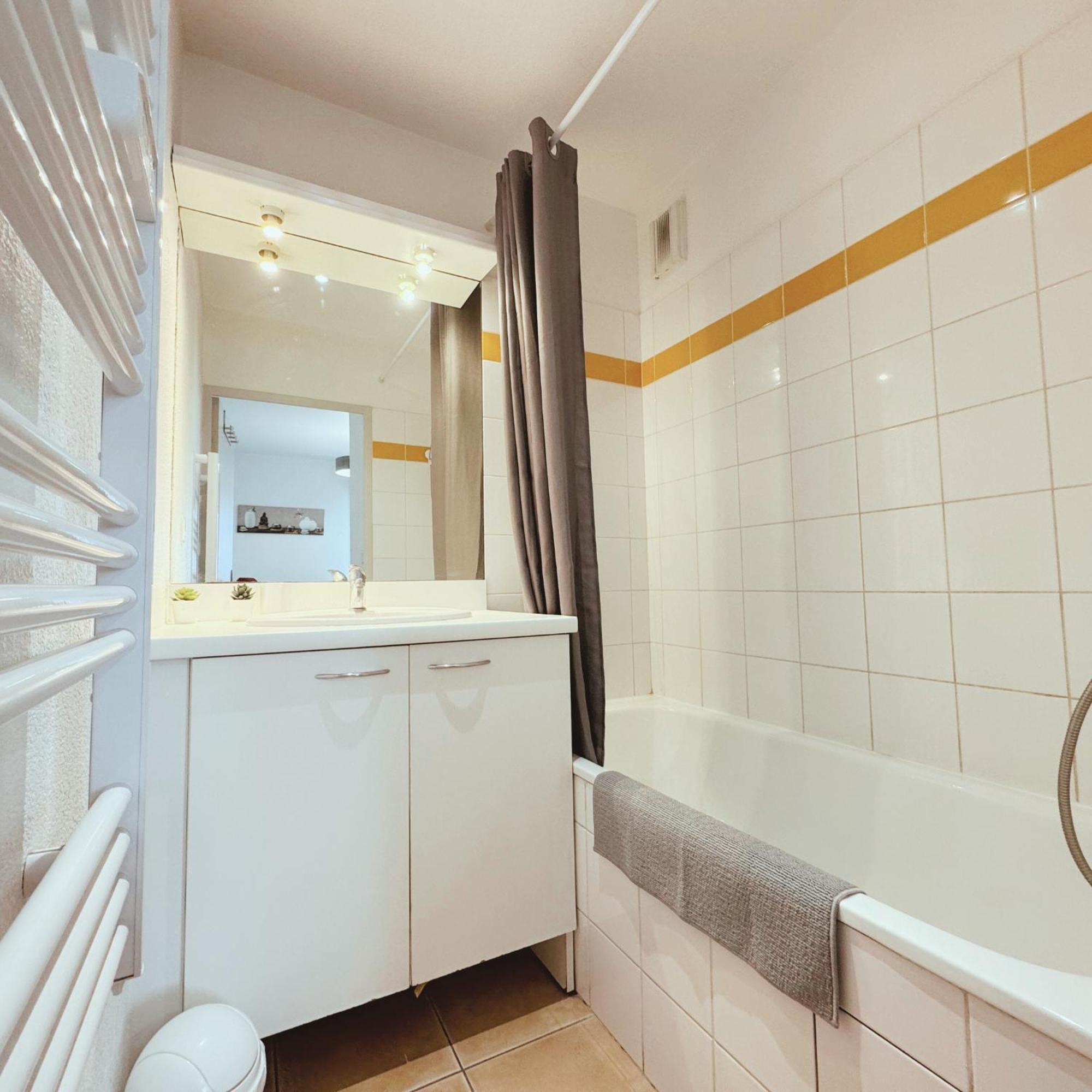 Appartement Residence Prive Avec Parking Wifi Clim Piscine Avignon Luaran gambar