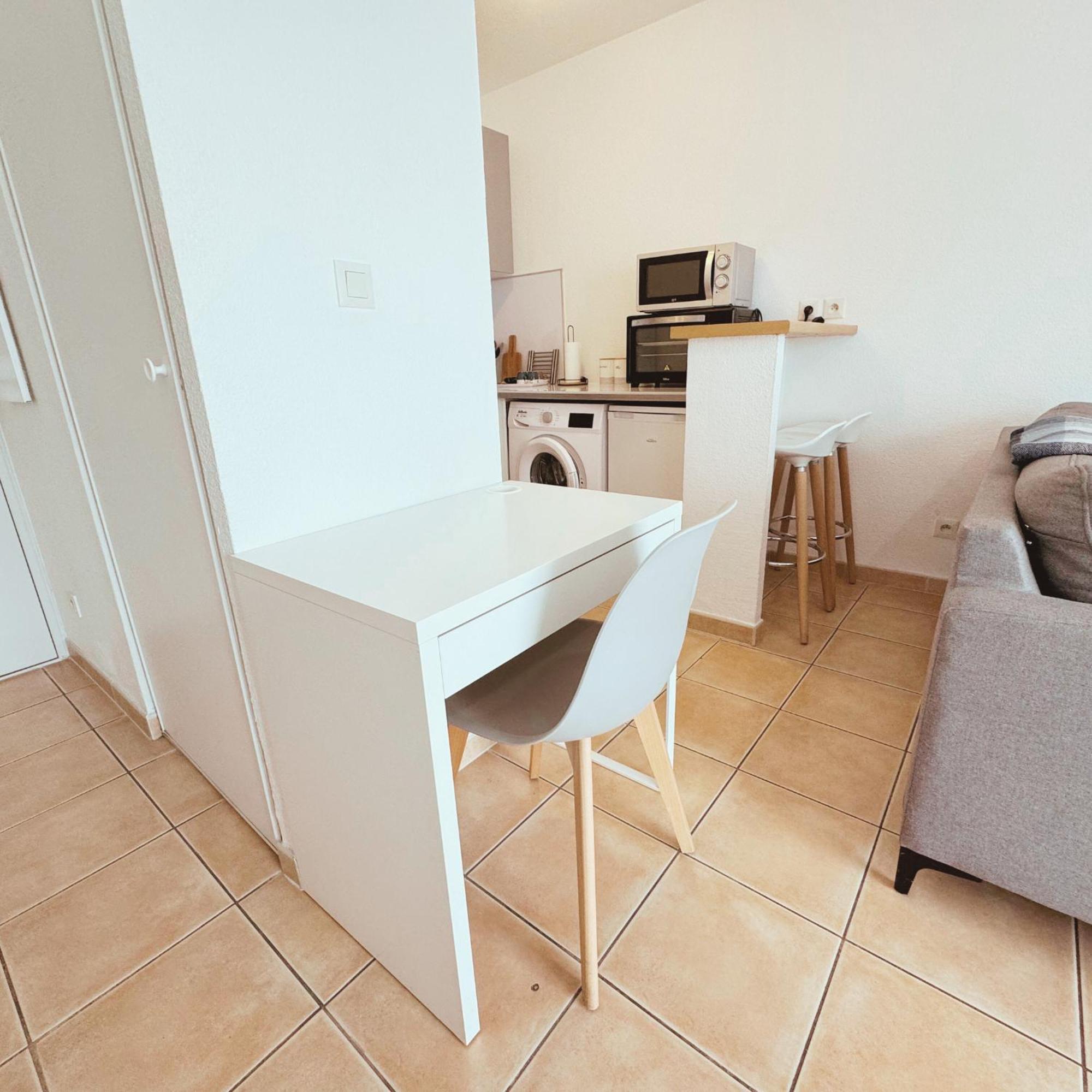 Appartement Residence Prive Avec Parking Wifi Clim Piscine Avignon Luaran gambar